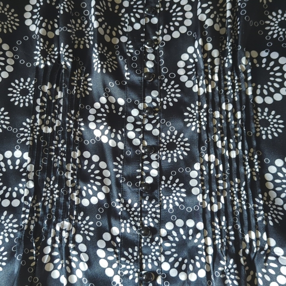 Black & White Buttoned Blouse with Pattern, Ruching & Cute Button Detail - Picture 6 of 9